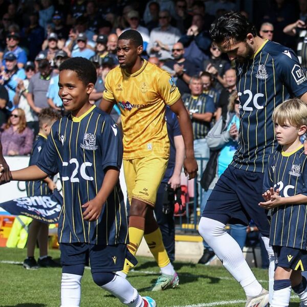 SUFC Walk out with a player